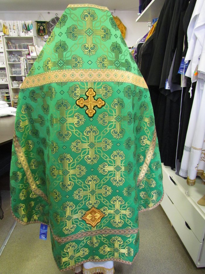 Облачение иерейское парча, зеленое с золотом.