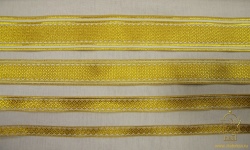 Галун Чешуйки, золотой с белым, шир. 1,5 см, в упаковке 20 м Галун Чешуйки, золотой с белым, шир. 1,5 см, в упаковке 20 м