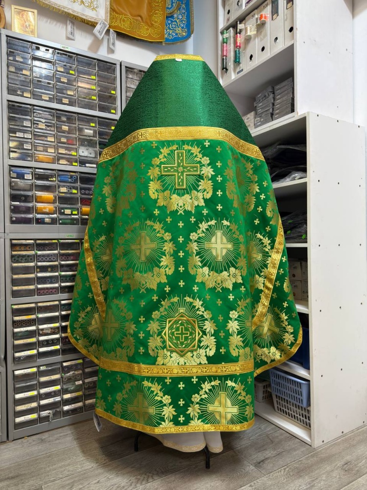Облачение иерейское, шелк, зеленый с золотом.