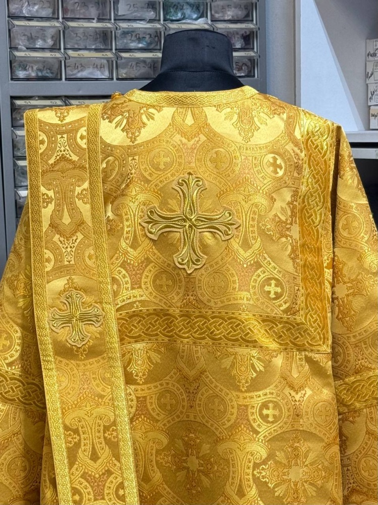 Диаконский стихарь, парча, желтый с золотом.