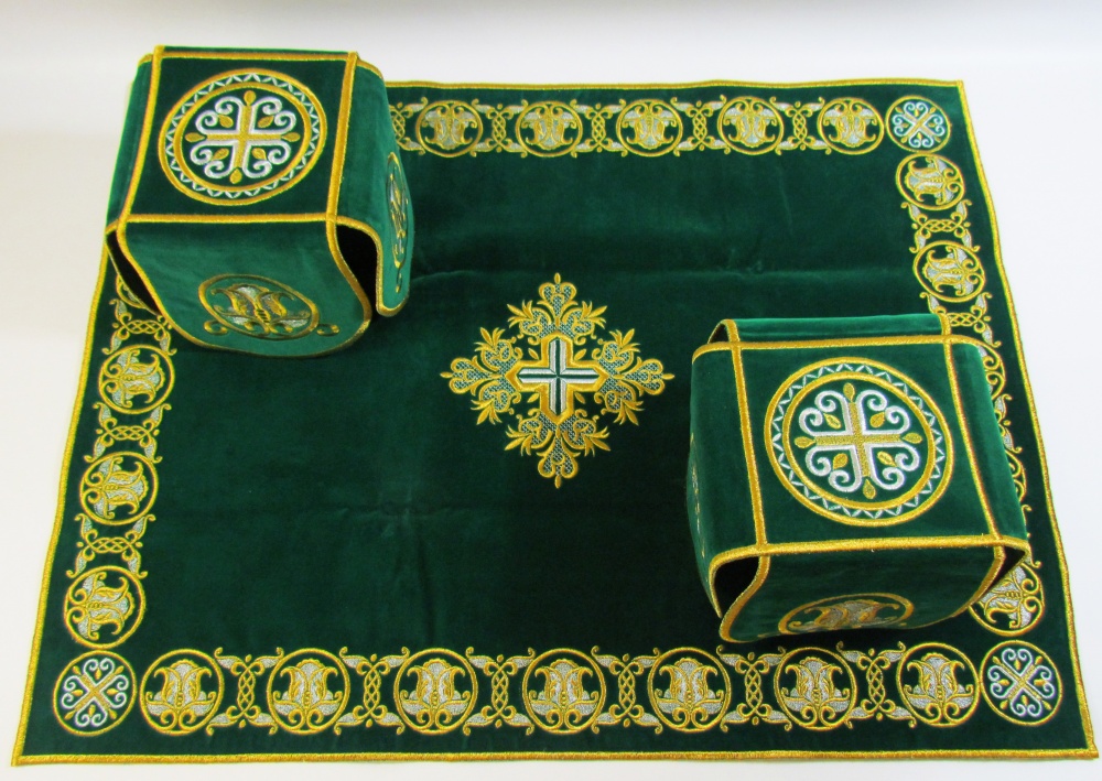 Покровцы бархат, вышитые, зеленые с золотом