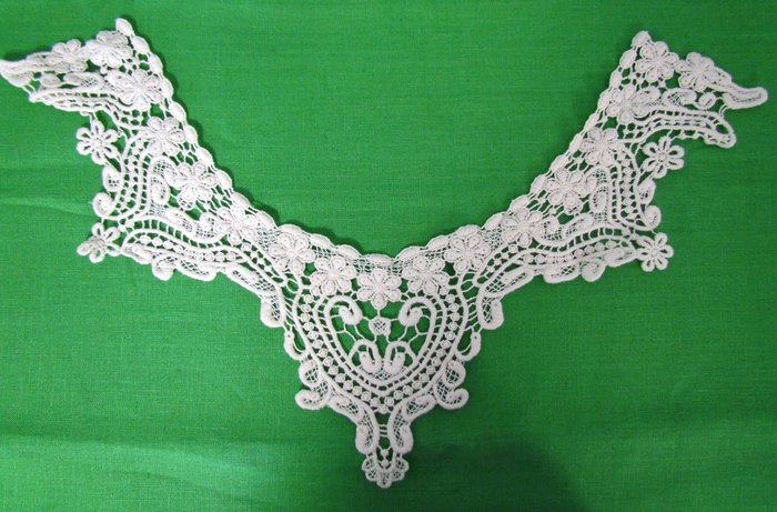 Вставка для блузки, кружево