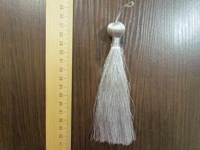 Кисть декоративная, серебро, длина 14-15 см, макушка - шар