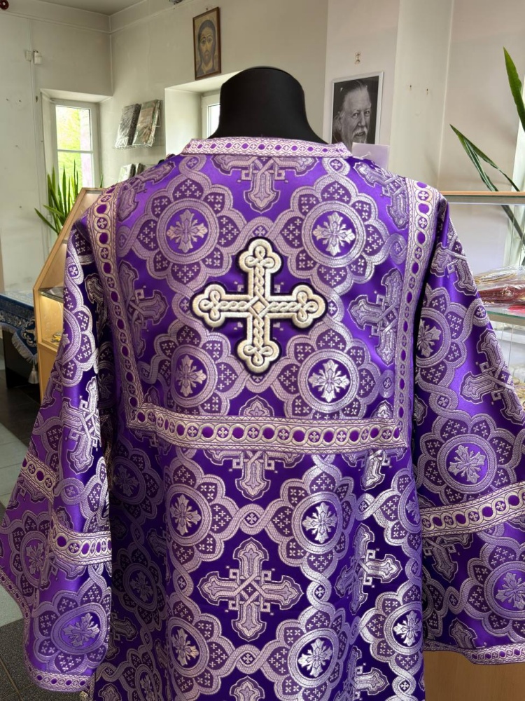 Диаконский стихарь, парча, фиолетовый с серебром.