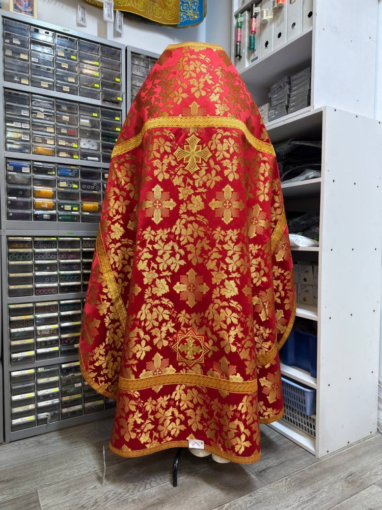 Облачение иерейское, шелк, красный с золотом.