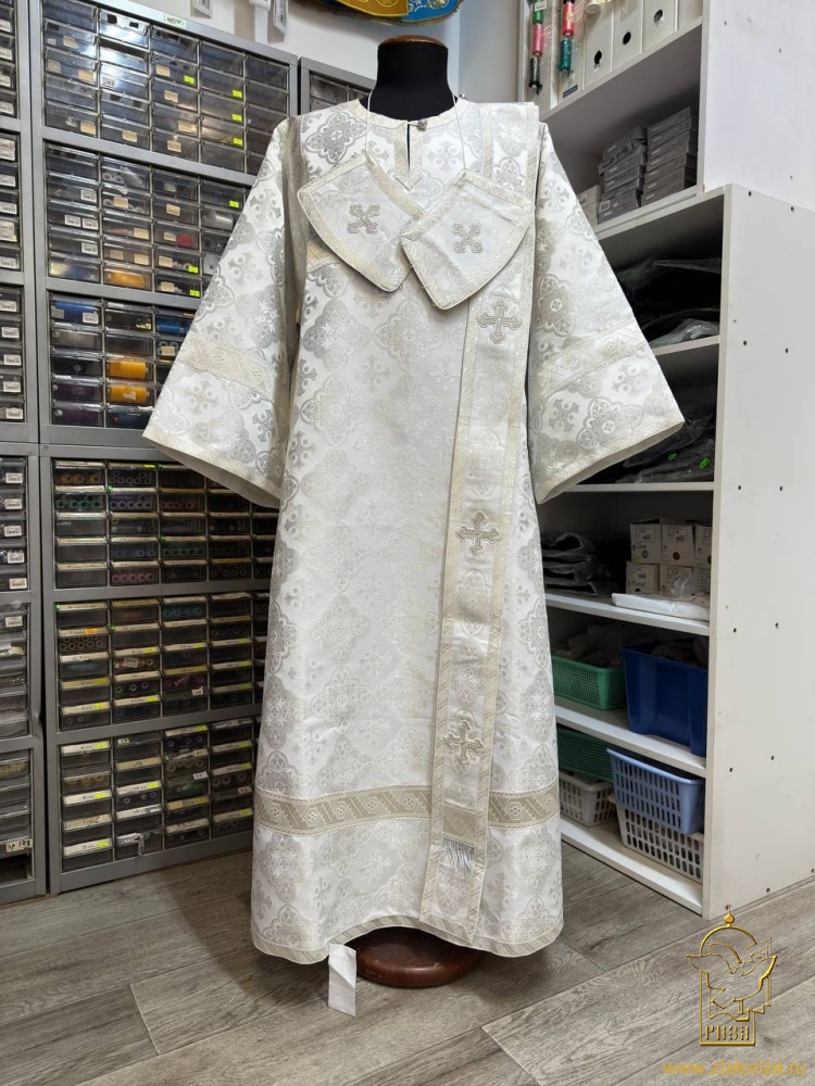 Диаконский стихарь, парча, белый с серебром.