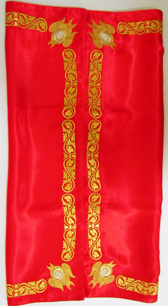 Илитон красный 70 х 78 см, вышитый, СЕРАФИМЫ, креп-сатин