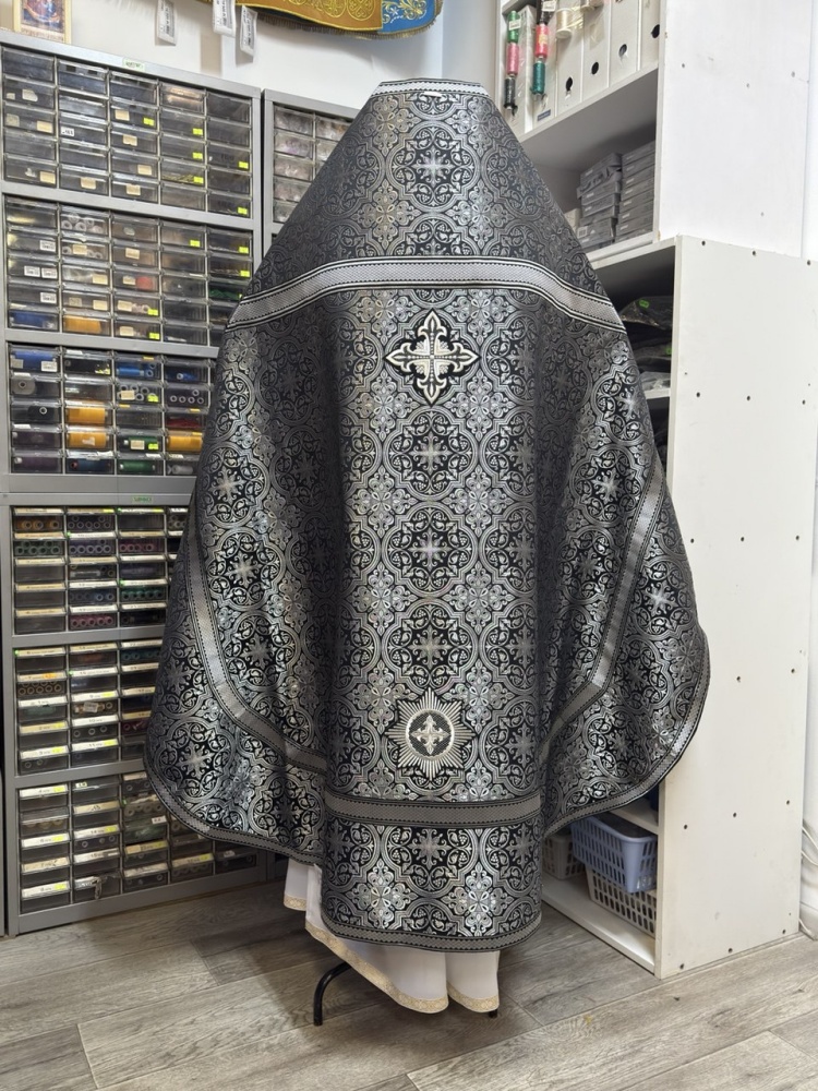 Облачение иерейское парча, черное с серебром.