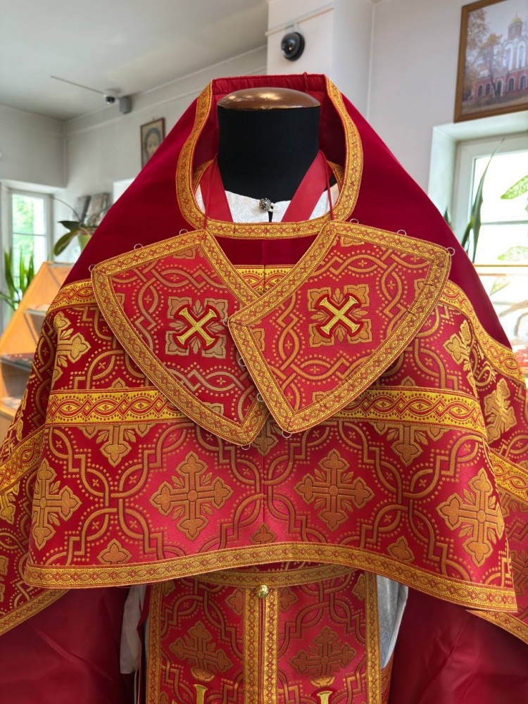 Облачение иерейское парча, красное с золотом, комбинированное, оплечье бархат вышивка.