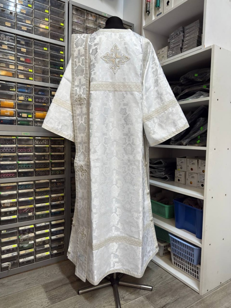 Диаконский стихарь, шелк, белый.