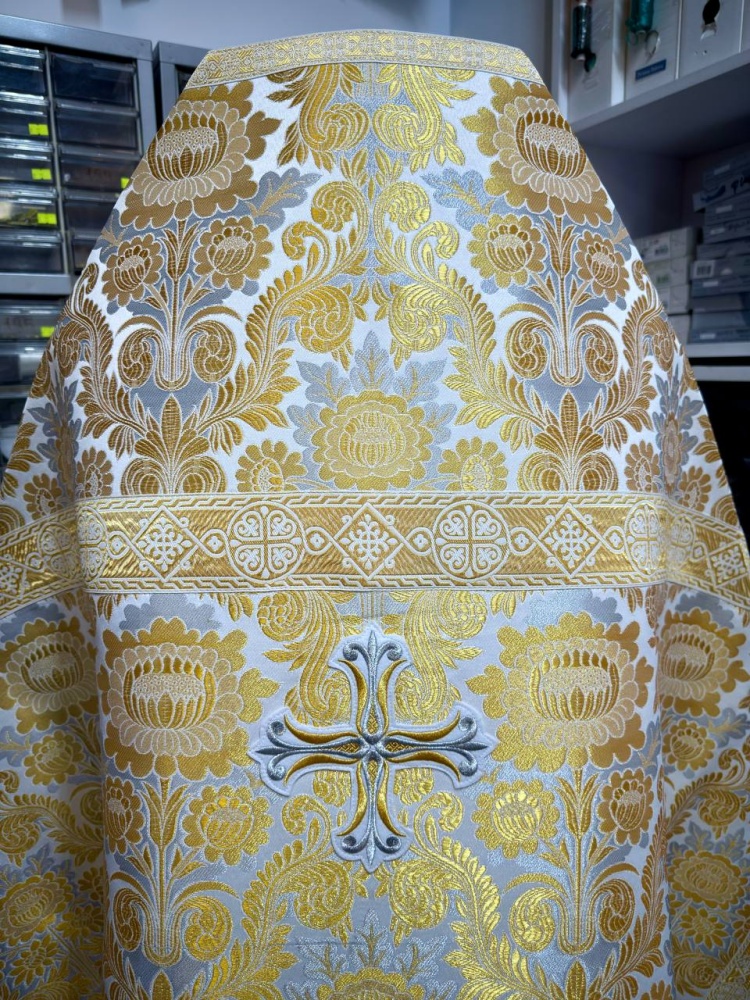 Облачение иерейское, парча ЛЕОНИЛ, белая с золотом.