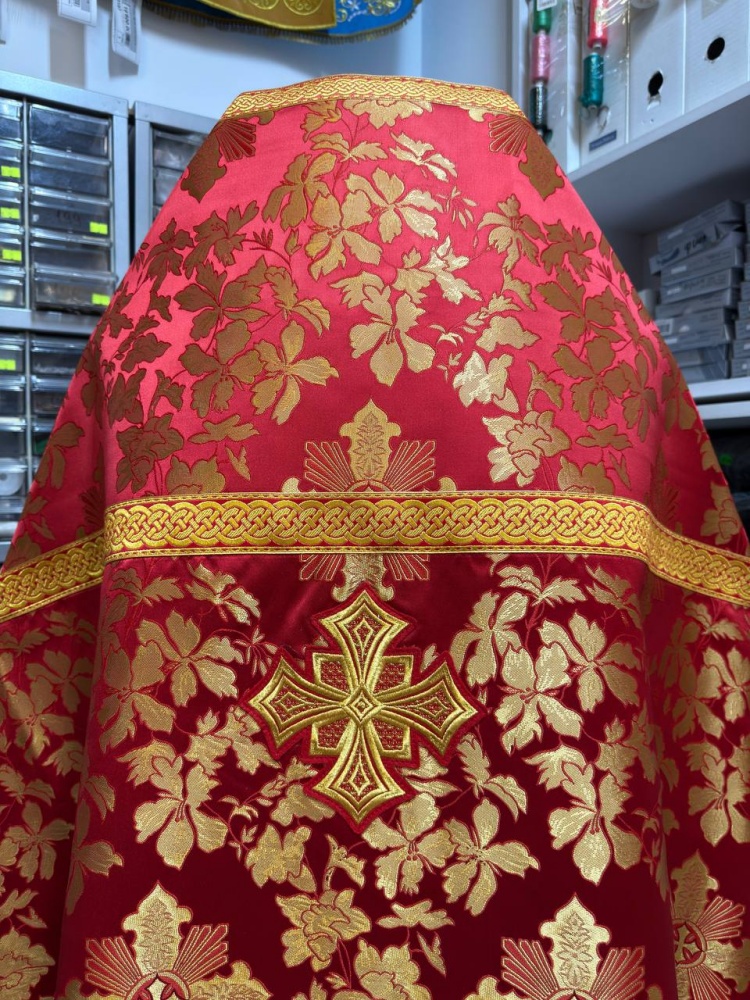 Облачение иерейское, шелк, красный с золотом.