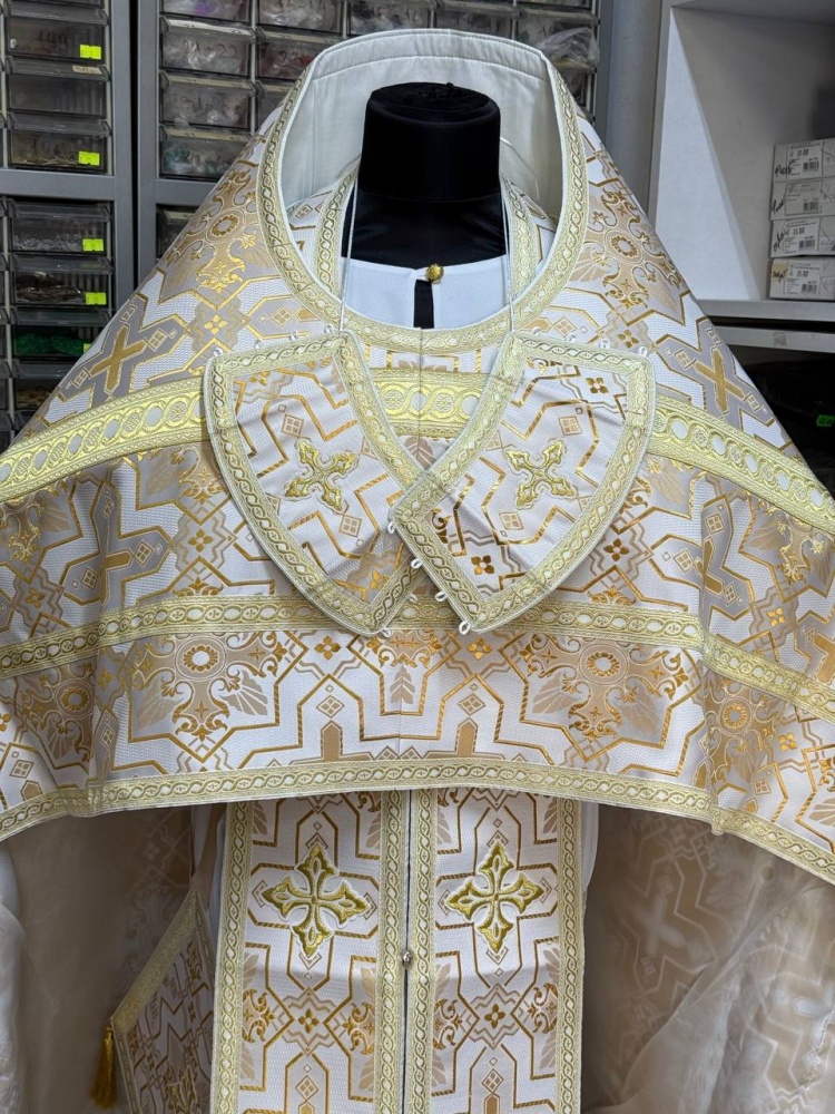 Облачение иерейское, шелк, белый с золотом.