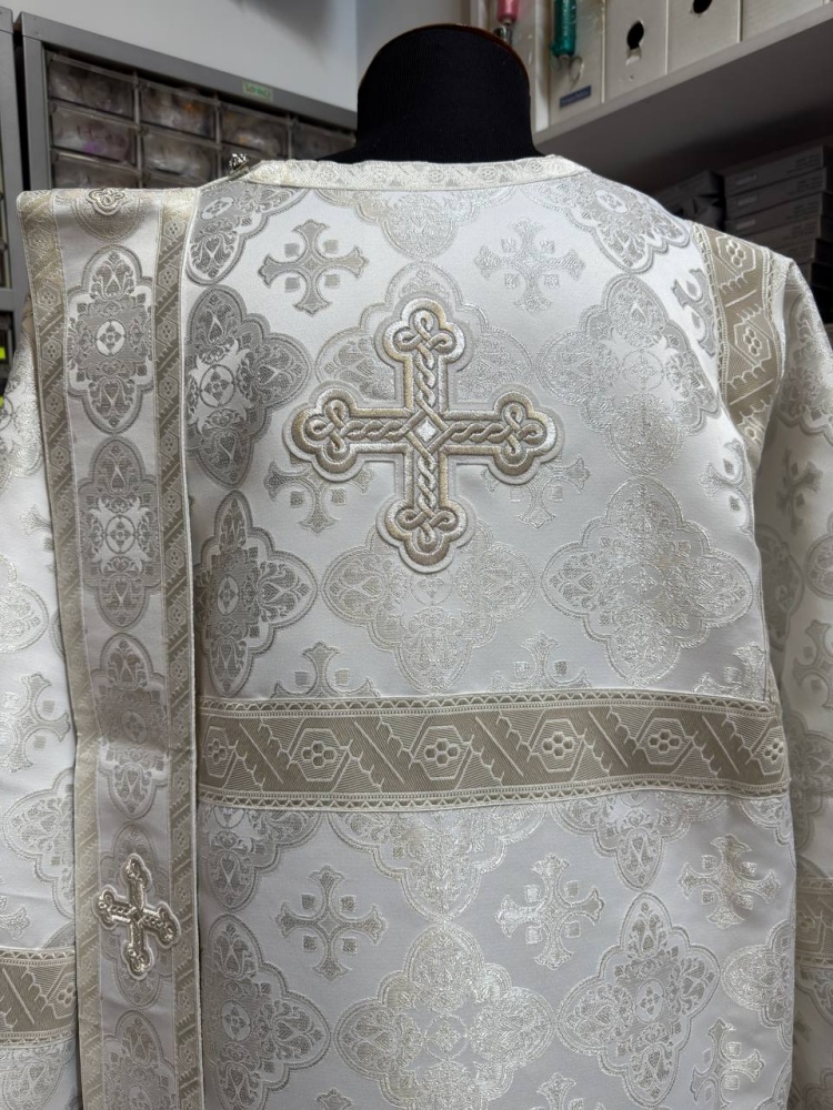 Диаконский стихарь, парча, белый с серебром.