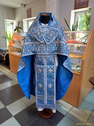 Облачение иерейское парча, голубое с серебром.