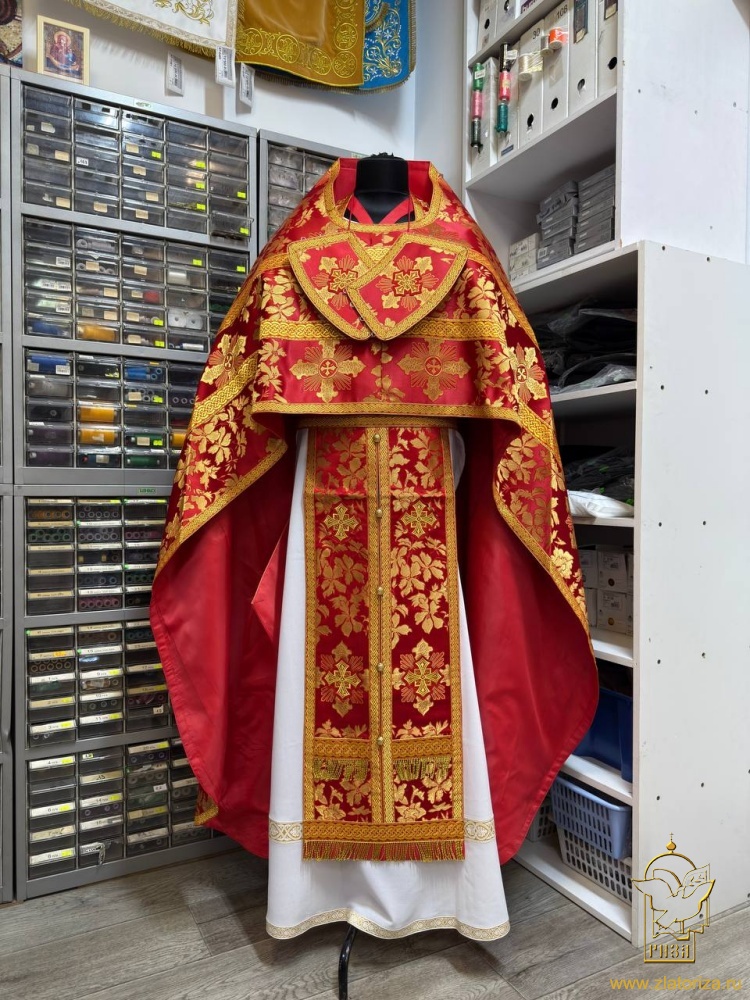 Облачение иерейское, шелк, красный с золотом.