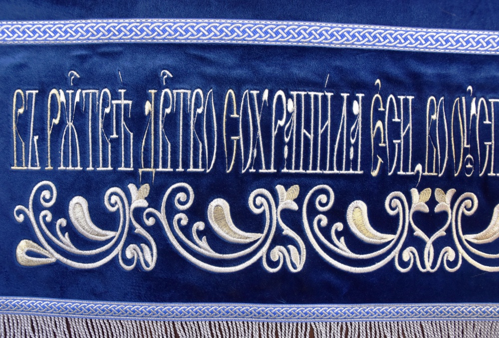 Плащаница Богородица, средник 46 х 85 см , общиий 132 х 91 см, бархат, вышивка
