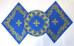 Напрестольный набор (подкрестье 2 шт, салфетка под лампаду 1 шт,), вышитый, цвет - голубой с золотом