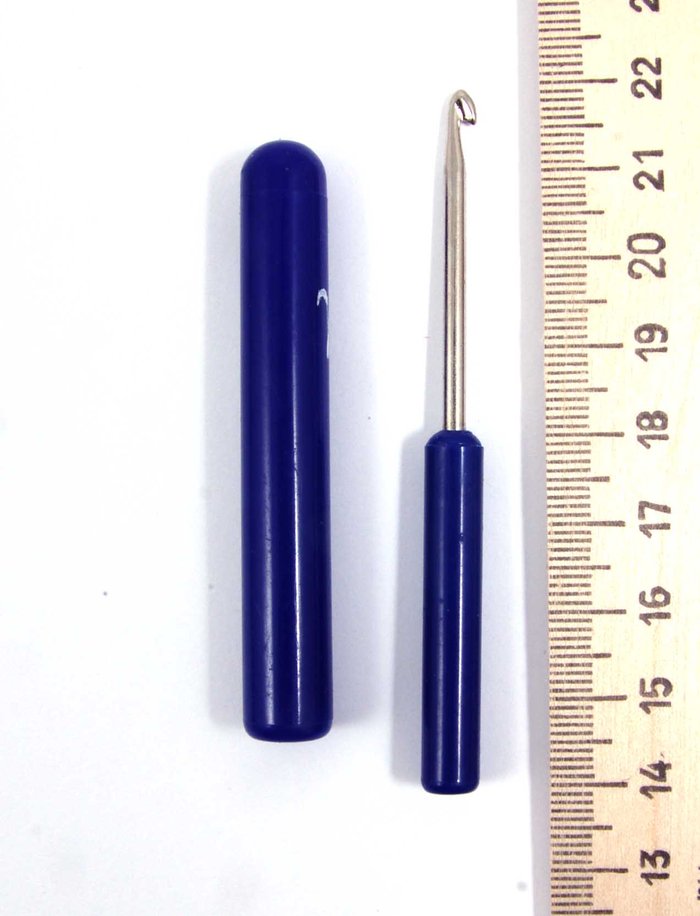 Крючок вязальный металлический № 2,7, с пластиковым колпачком