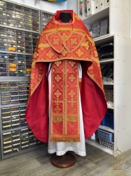 Облачение иерейское парча, красное с золотом. Оплечье съемное на молнии.