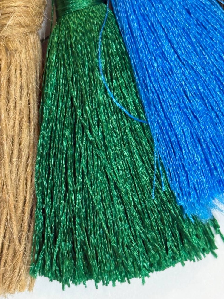 Кисть декоративная, зеленая, длина 5 см