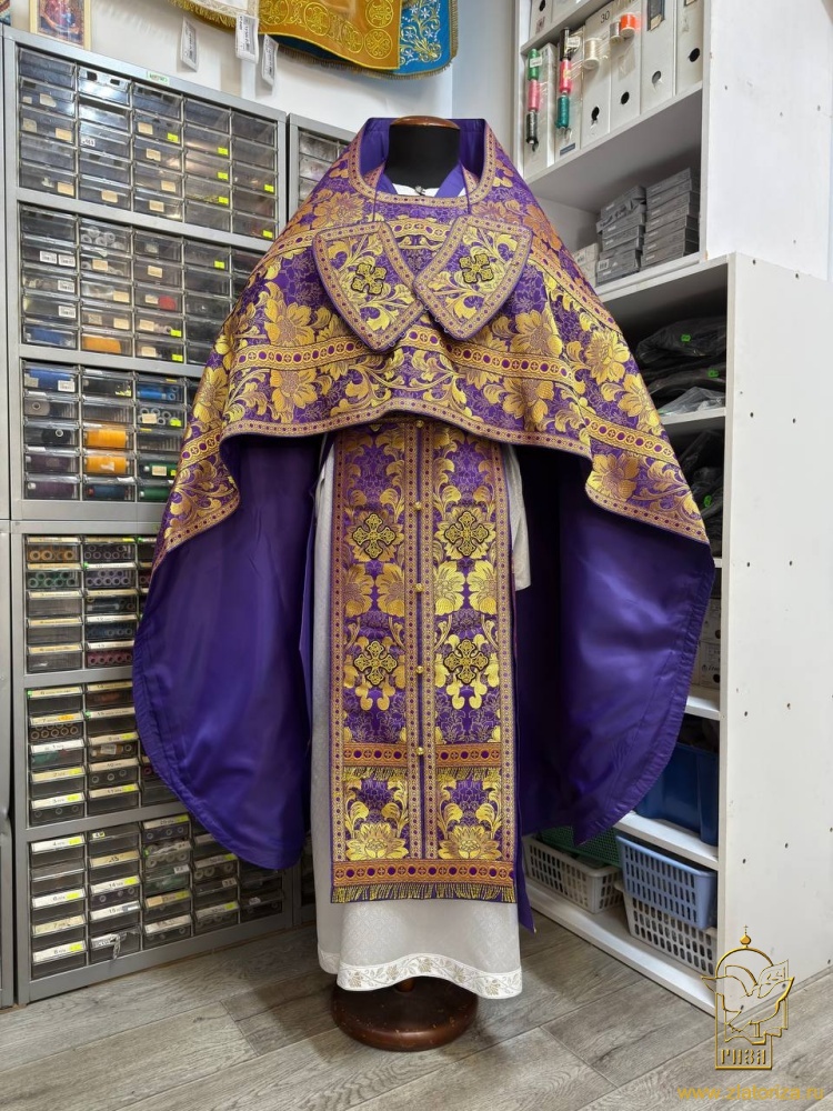 Облачение иерейское парча, фиолетовое с золотом.