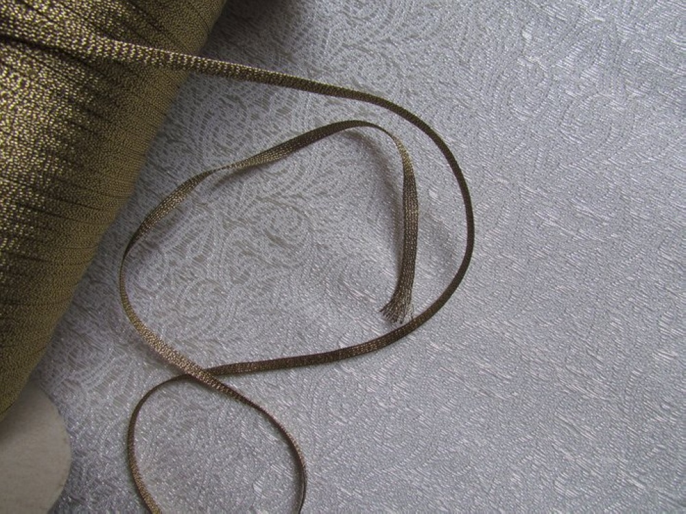 Шнур Германия 840/21 col. 84,, плоский, шир. 4 мм, золото