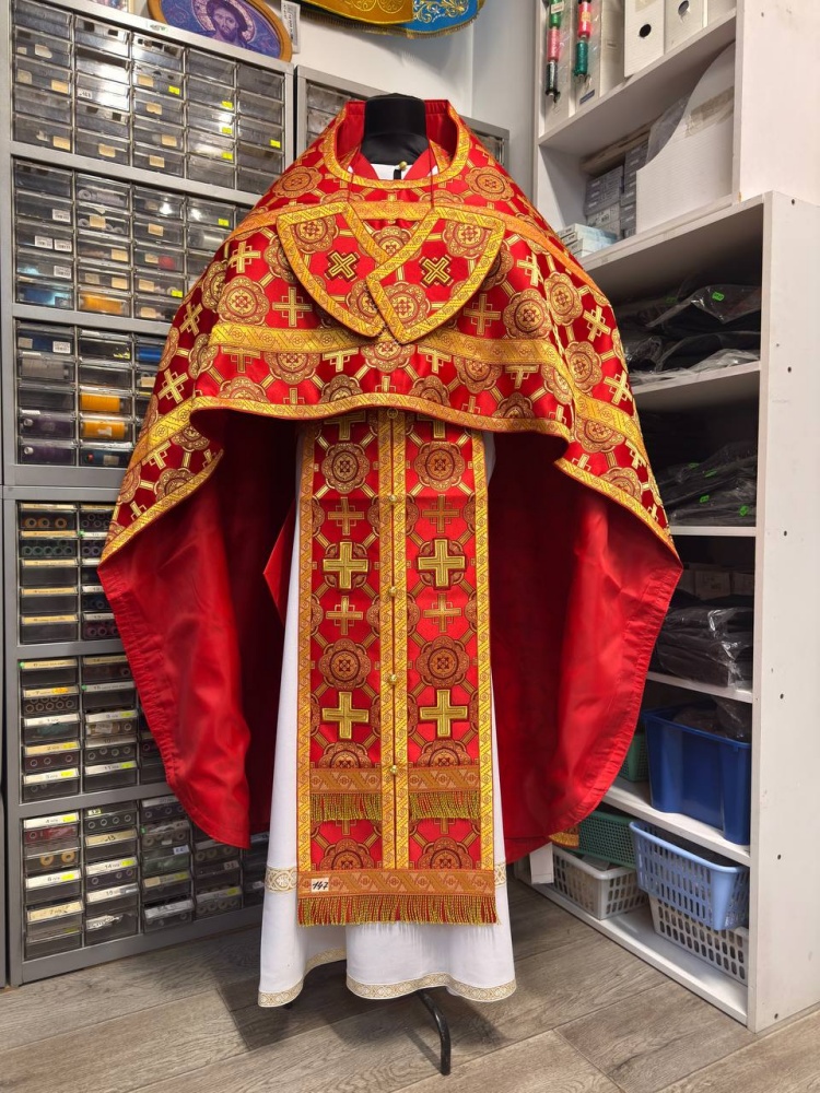 Облачение иерейское, шелк, красный с золотом.
