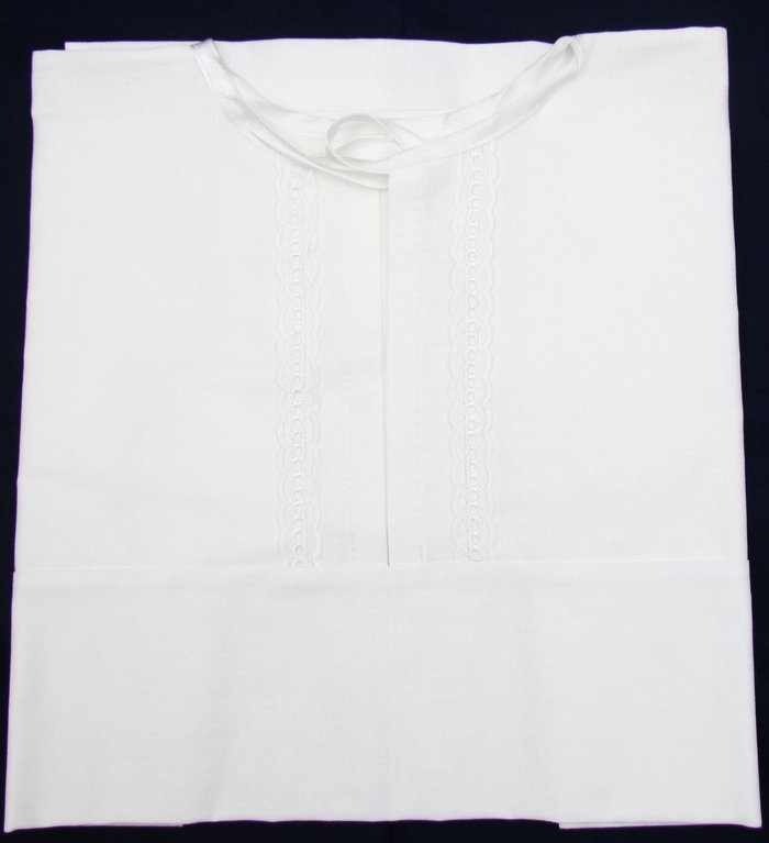 Рубашка крестильная на 3-4 г для мальчика с кокеткой 100% хлопок, отделка шитье