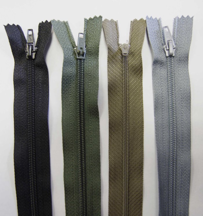 Молния 18-20 см, брючная, пластиковая, цвет-микс