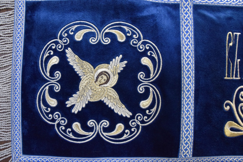 Плащаница Богородица, средник 46 х 85 см , общиий 132 х 91 см, бархат, вышивка