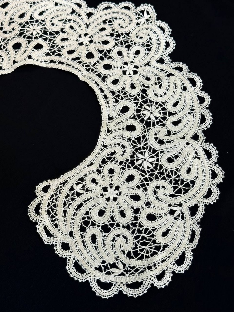 Воротник 2, кружево, шир. 16-18 см, цвет льна