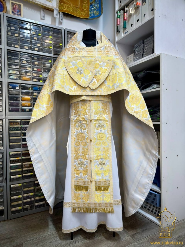 Облачение иерейское, парча ЛЕОНИЛ, белая с золотом.