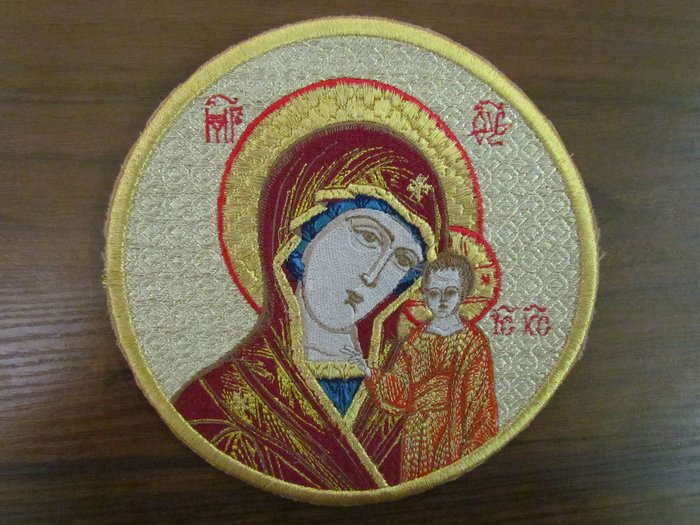 Икона Богородицы КАЗАНСКАЯ, вышитая, диаметр 18 см