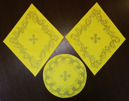 Напрестольный набор (подкрестье 2 шт, салфетка под лампаду 1 шт,), вышитый, цвет - желтый с золотом