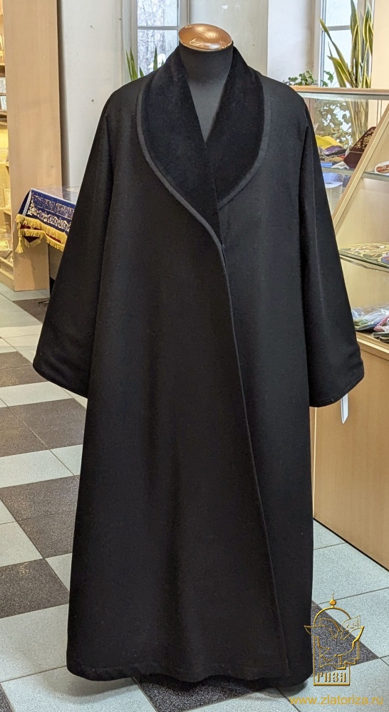 Ряса зимняя. Цвет - черный. С бархатным отворотом.