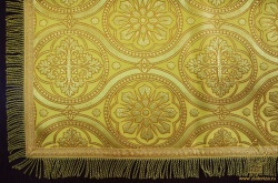 Облачение на престол с пеленой, парча, Размер 100*100*100, пелена 130*130. Все цвета. Рисунок тани уточнять у продавцов