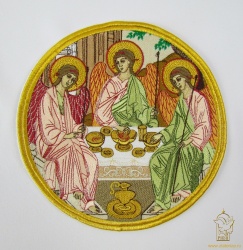Икона Святая Троица, вышитая, диаметр 19,5 см, П