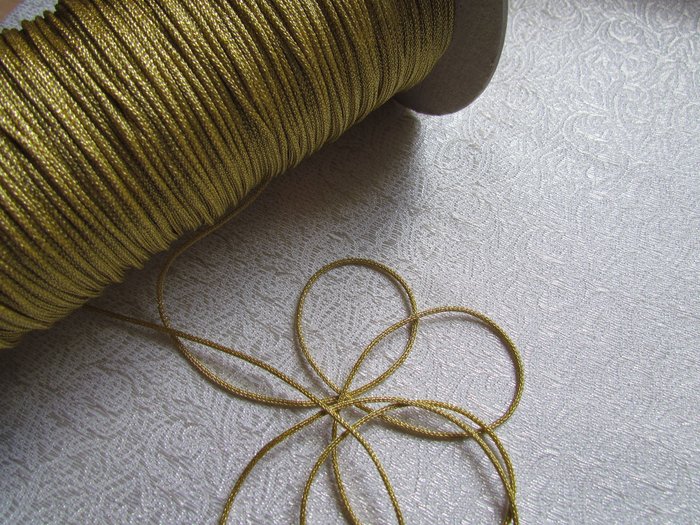 Шнур Германия 41338/2 col. 83, золото