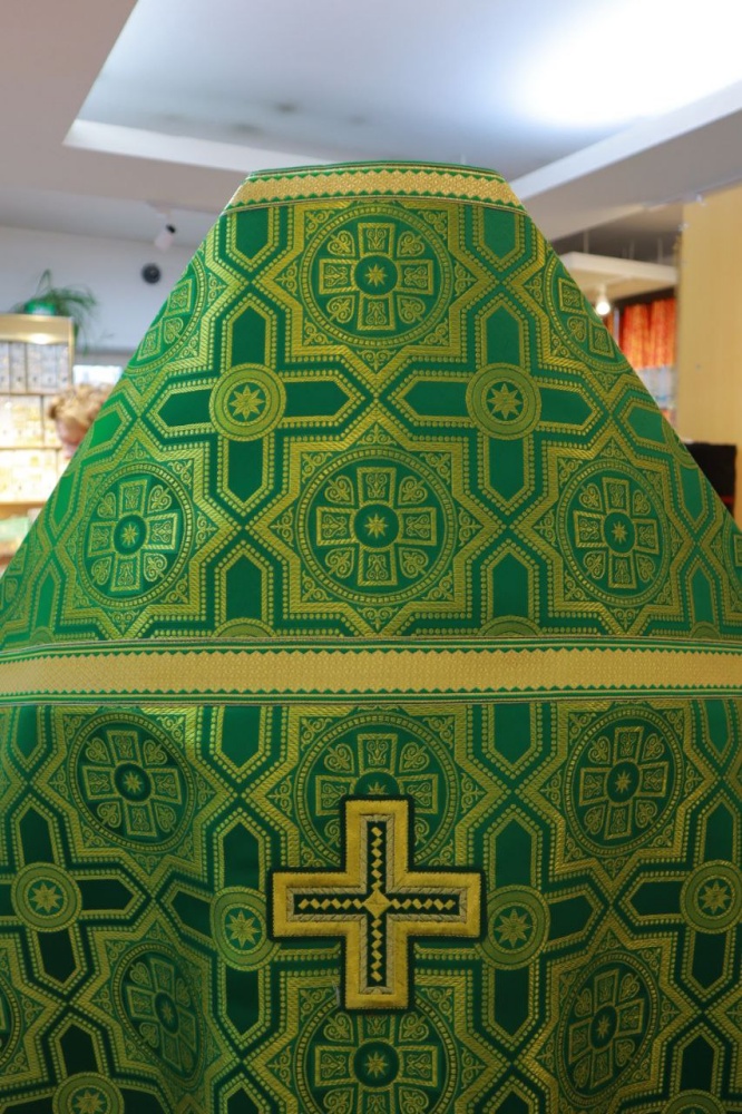 Облачение иерейское парча, зеленое с золотом.