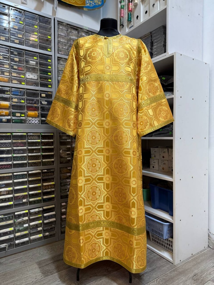 Стихарь алтарный, шелк, желтый с золотом.