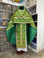 Облачение иерейское парча, зеленое с золотом.