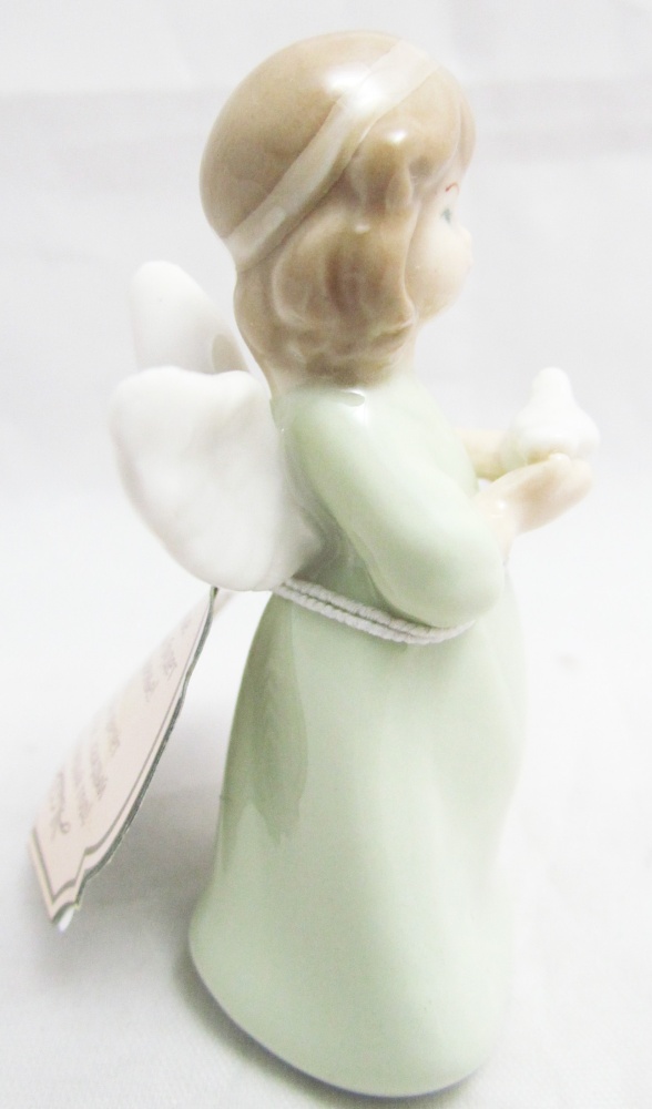 Фигурка Ангелок в зеленом платье малый 6,5х3,3х2,5 см керамика