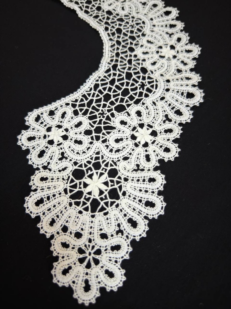 Воротник 3, кружево, шир. 8-9 см,
