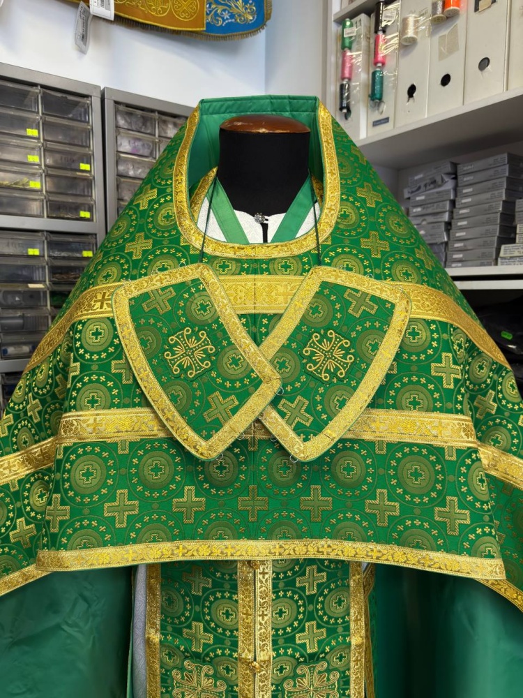 Облачение иерейское, шелк, зеленый с золотом.