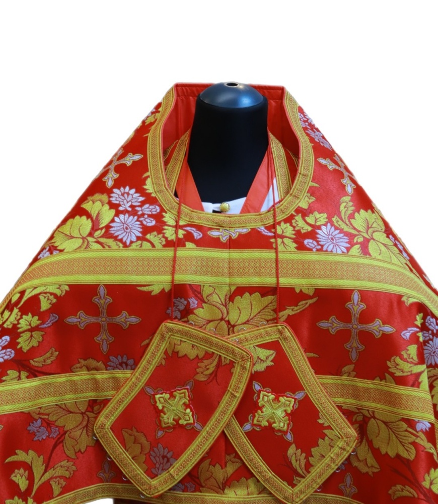 Облачение иерейское парча, красное с золотом.