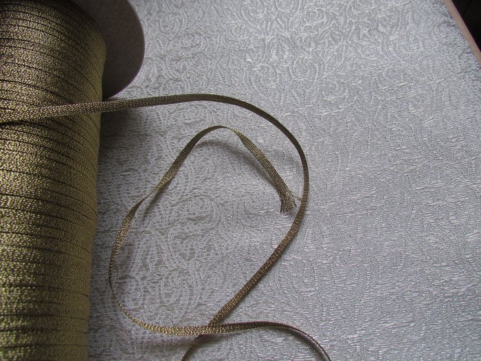 Шнур Германия 840/21 col. 84,, плоский, шир. 4 мм, золото