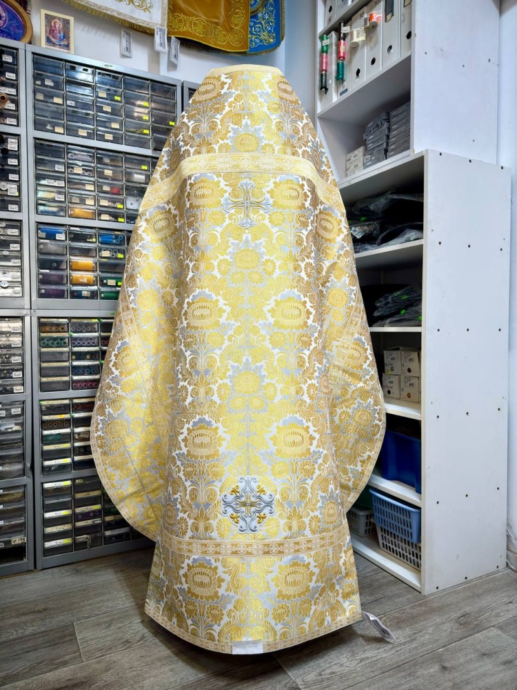 Облачение иерейское, парча ЛЕОНИЛ, белая с золотом.