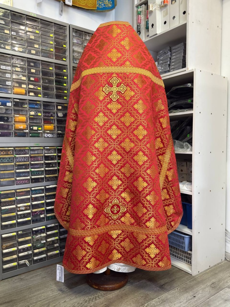 Облачение иерейское парча, красное с золотом. Оплечье съемное на молнии.