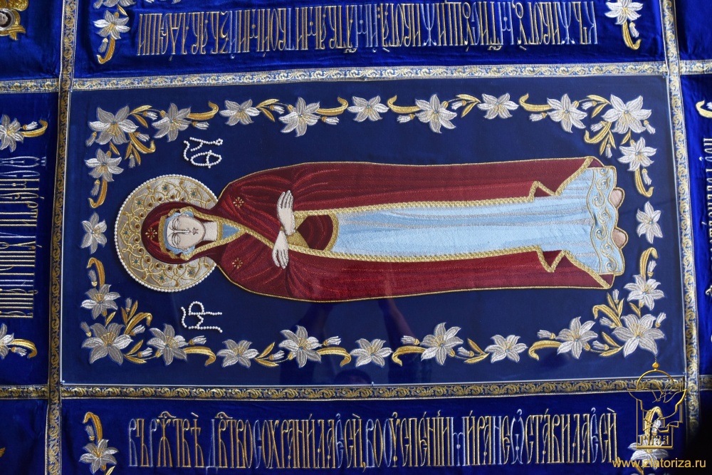 Плащаница Богородица, средник 101 х 50 , общиий размер 154 х 103, бархат, вышивка